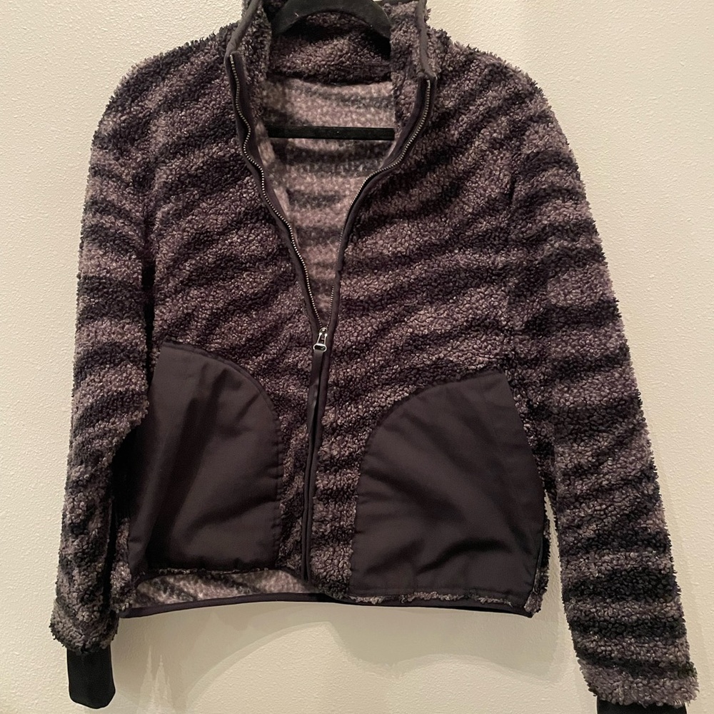 Varley Women's Black and Gray Teddy Fleece Jacket